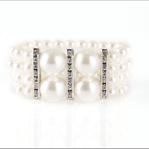 paparazzi Jewelry - Romance Remix - White Bracelet